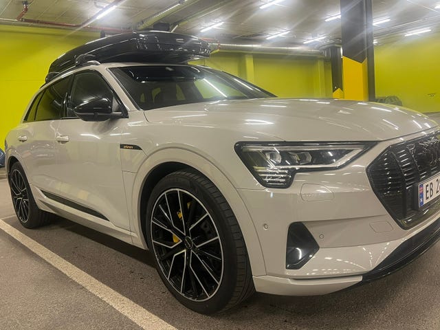 WAUZZZGE6LB012727 2020 AUDI E-TRON-2