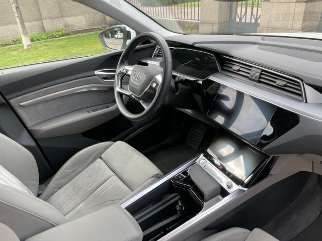 2020 AUDI E-TRON - 26