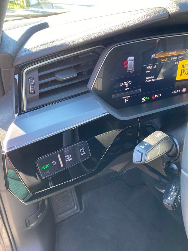 2020 AUDI E-TRON - 33