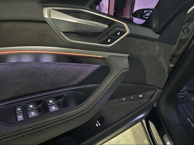 2020 AUDI E-TRON - 10