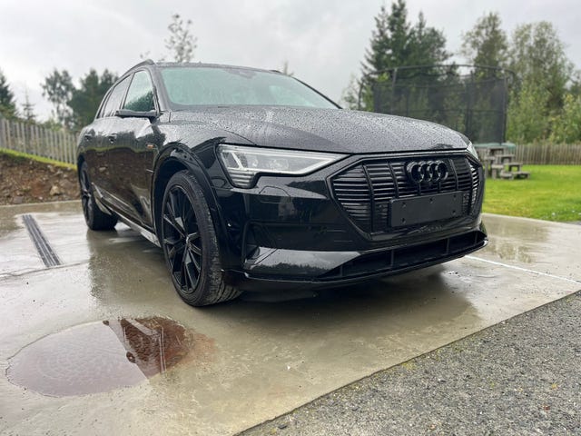 WAUZZZGEXLB010818 2020 AUDI E-TRON-2