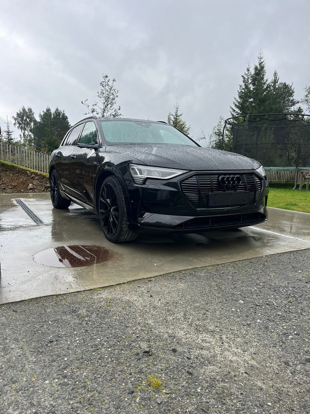 WAUZZZGEXLB010818 2020 AUDI E-TRON-1