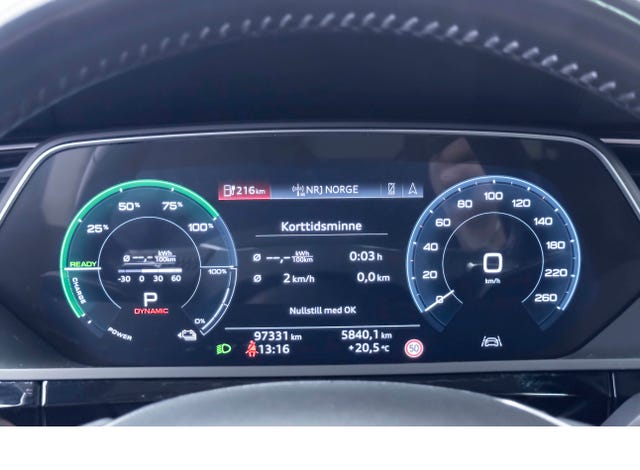 2020 AUDI E-TRON - 11