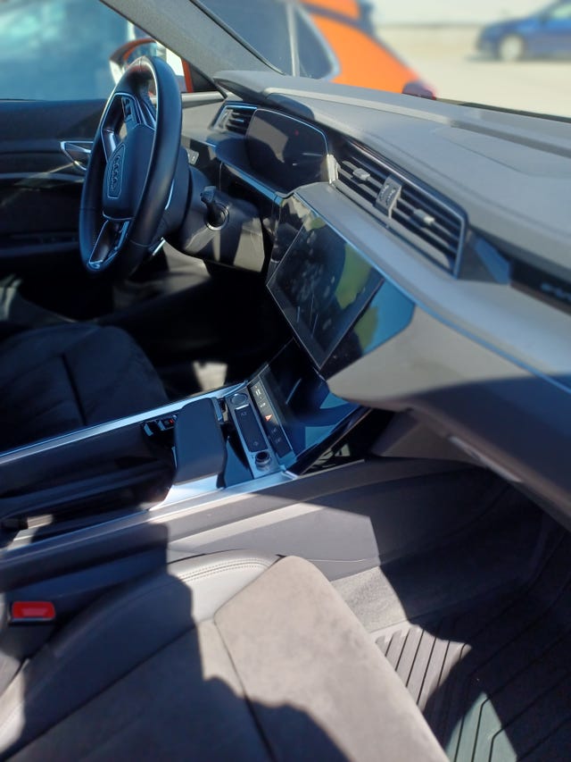 WAUZZZGE1LB021500 2020 AUDI E-TRON-4