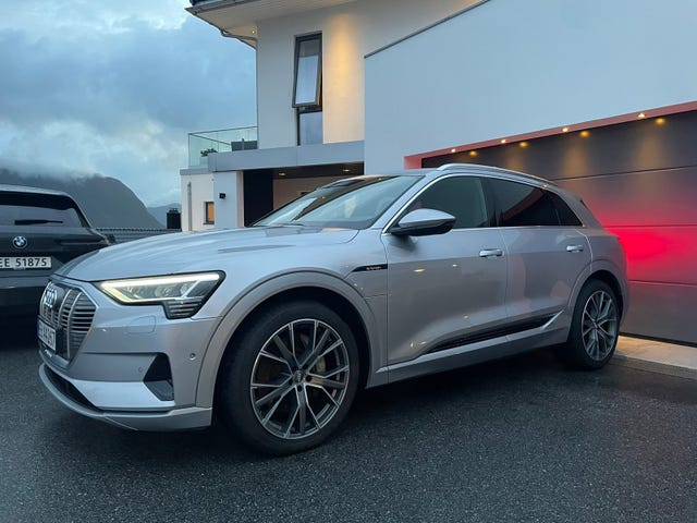 WAUZZZGE4LB024293 2020 AUDI E-TRON-2
