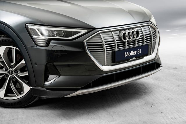 WAUZZZGE0MB030576 2021 AUDI E-TRON-3