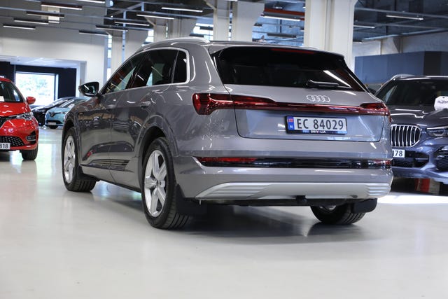 null 2021 AUDI E-TRON-4
