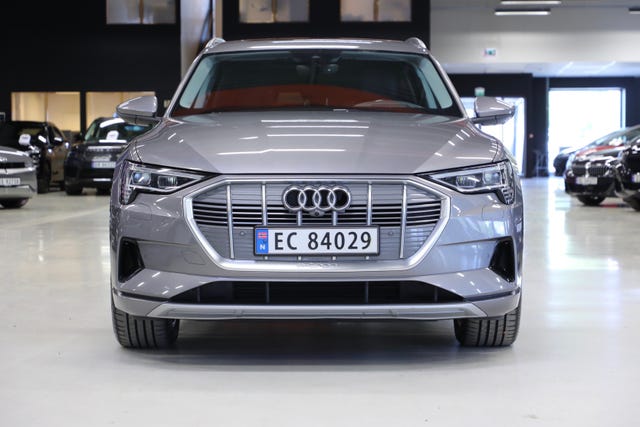 null 2021 AUDI E-TRON-2