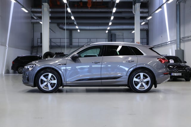 null 2021 AUDI E-TRON-3