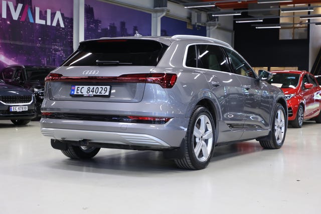 null 2021 AUDI E-TRON-5