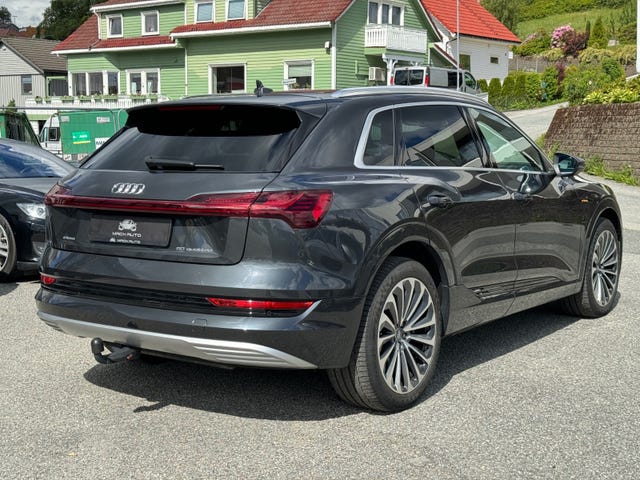 WAUZZZGEXLB017915 2020 AUDI E-TRON-4