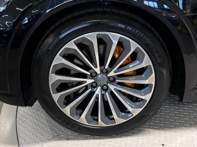 2020 AUDI E-TRON - 8