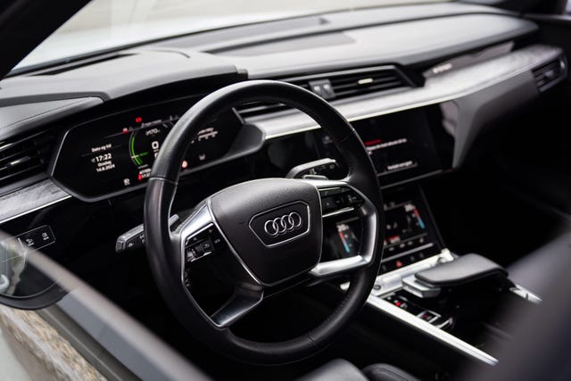 WAUZZZGE0MB011512 2021 AUDI E-TRON-5