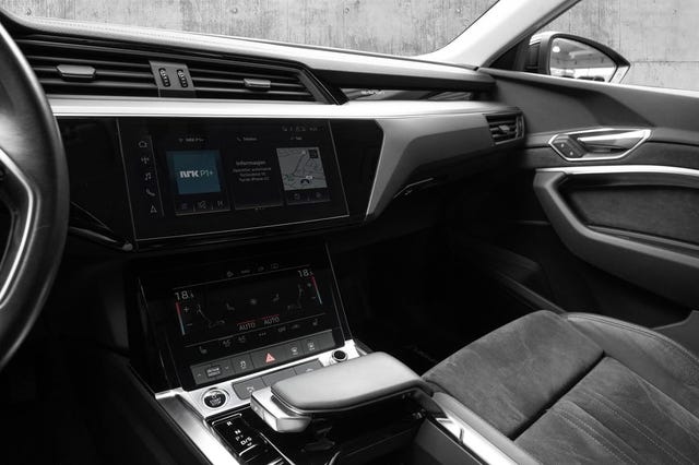 2021 AUDI E-TRON - 12
