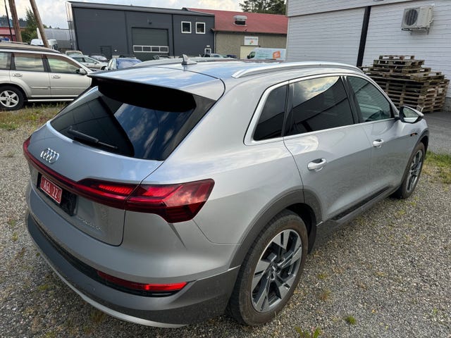 WAUZZZGE7LB019606 2020 AUDI E-TRON-3