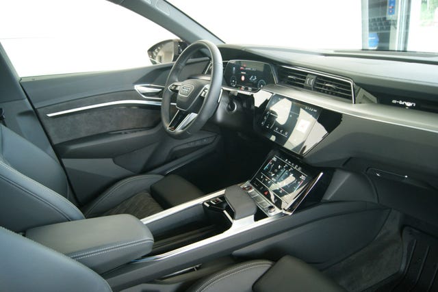null 2021 AUDI E-TRON-4
