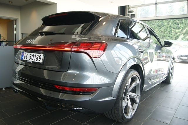 null 2021 AUDI E-TRON-5