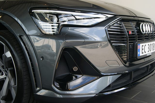 null 2021 AUDI E-TRON-1
