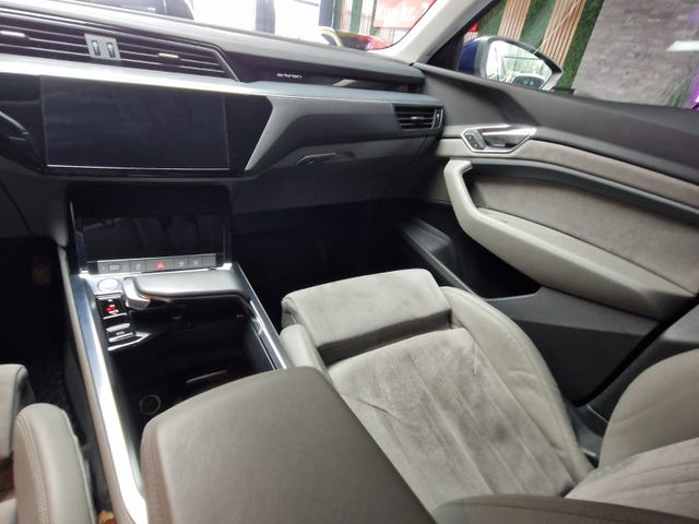 2020 AUDI E-TRON - 39