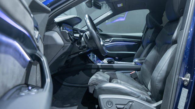 WAUZZZGE7LB027477 2020 AUDI E-TRON-5