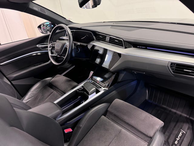 2020 AUDI E-TRON - 12