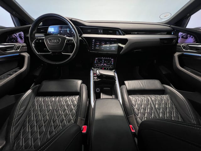 WAUZZZGE3KB019598 2020 AUDI E-TRON-4