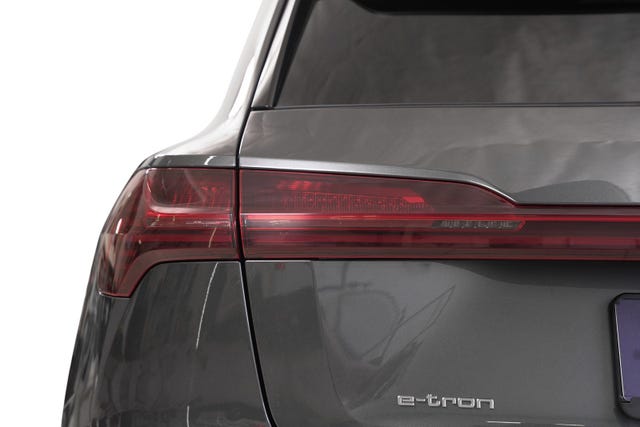 WAUZZZGE8MB012813 2021 AUDI E-TRON-5