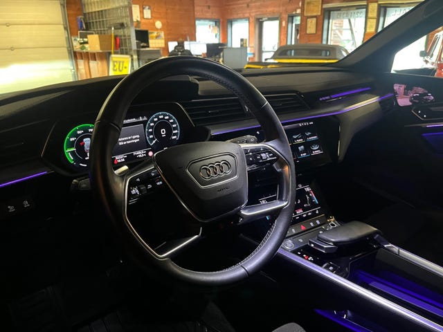 2020 AUDI E-TRON - 16