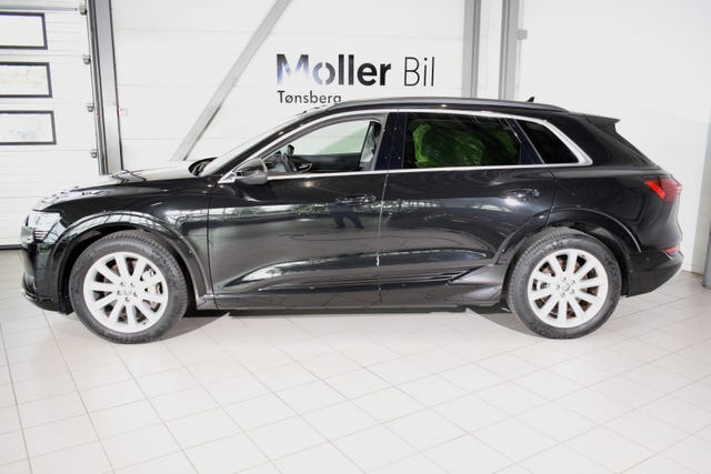 WAUZZZGE0MB035597 2021 AUDI E-TRON-1