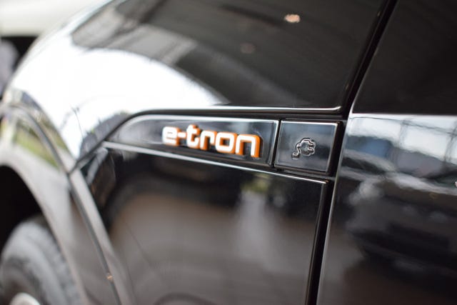 WAUZZZGE0MB035597 2021 AUDI E-TRON-3