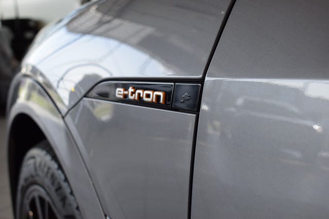 WAUZZZGE7MB044474 2021 AUDI E-TRON-3