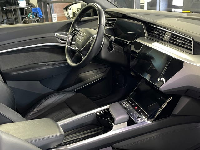 WAUZZZGE6MB003835 2021 AUDI E-TRON-5