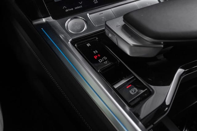2020 AUDI E-TRON - 24