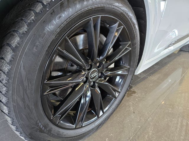 null 2020 AUDI E-TRON-5