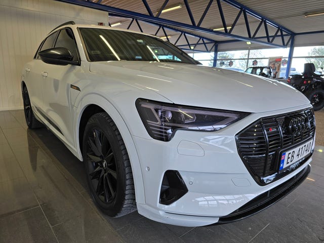null 2020 AUDI E-TRON-4