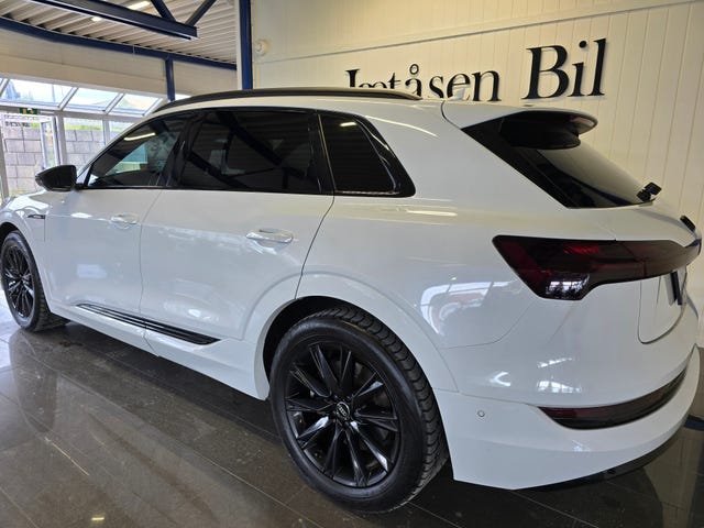 null 2020 AUDI E-TRON-2