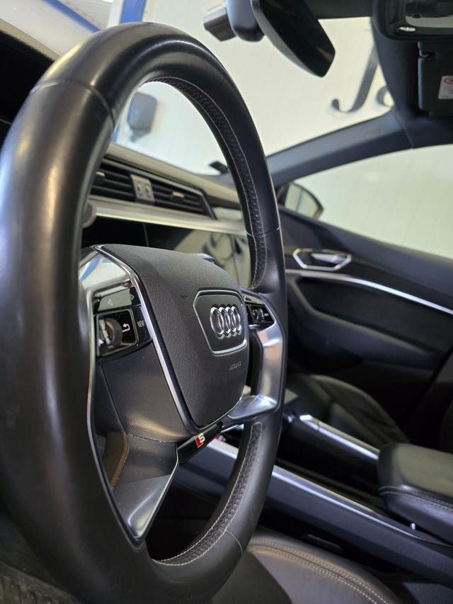 2020 AUDI E-TRON - 10