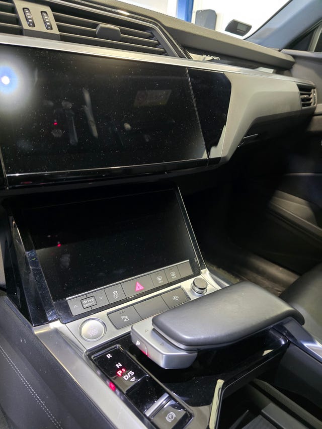 2020 AUDI E-TRON - 11