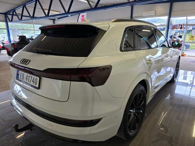 null 2020 AUDI E-TRON-3