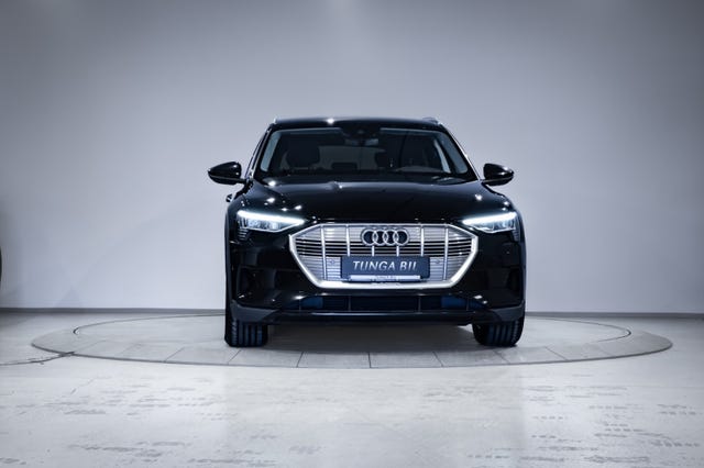 null 2020 AUDI E-TRON-2