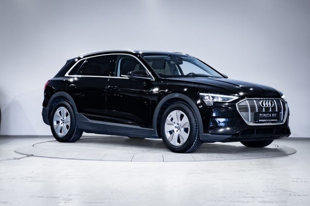 null 2020 AUDI E-TRON-3