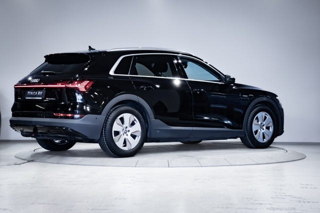 null 2020 AUDI E-TRON-5