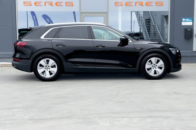 null 2020 AUDI E-TRON-4