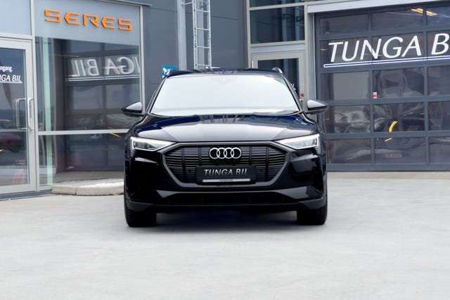 null 2020 AUDI E-TRON-2