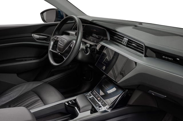 2021 AUDI E-TRON - 32