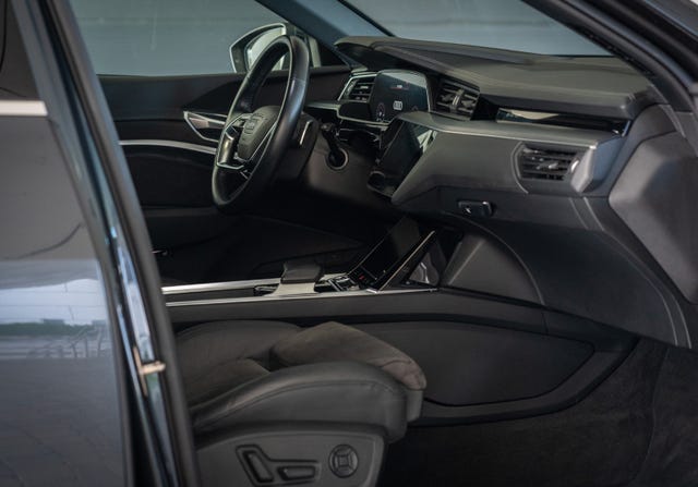 2020 AUDI E-TRON - 10
