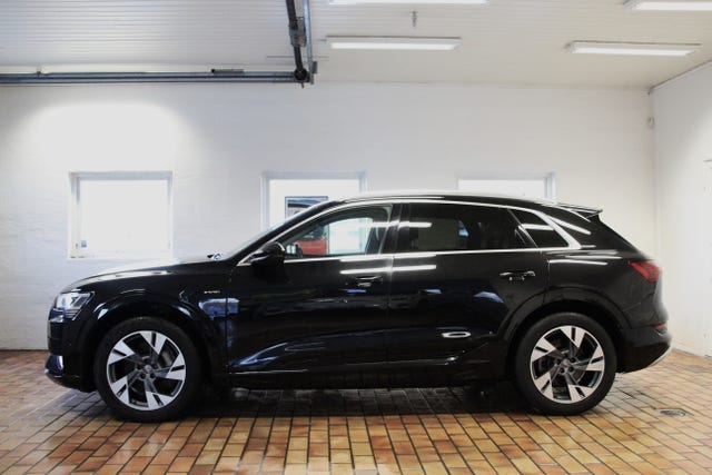 null 2020 AUDI E-TRON-2