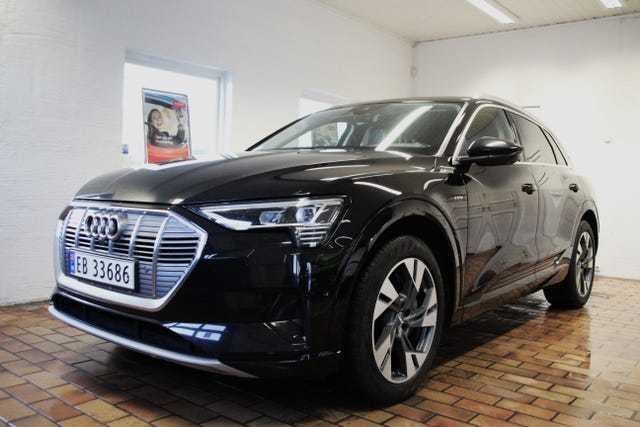 null 2020 AUDI E-TRON-4