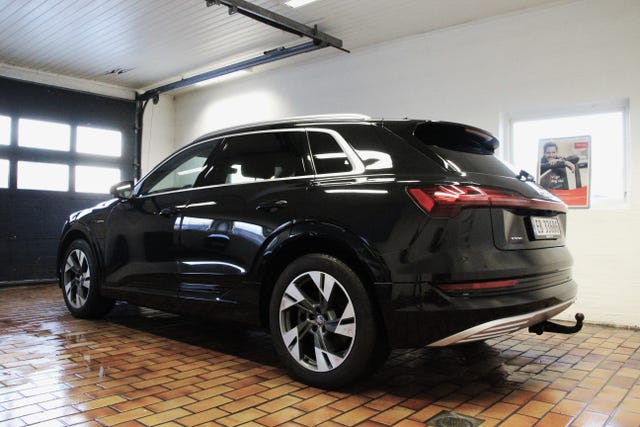 null 2020 AUDI E-TRON-3