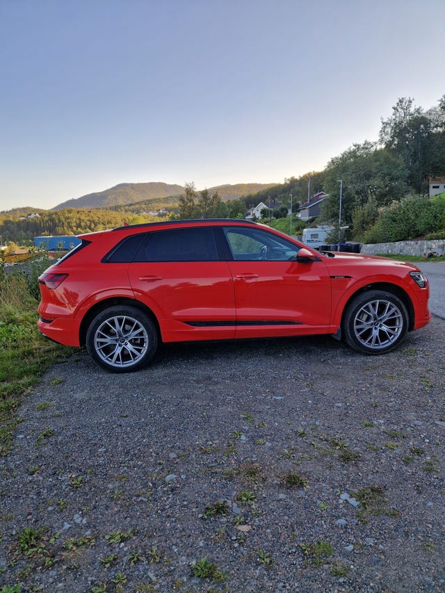 WAUZZZGE3LB018016 2020 AUDI E-TRON-2